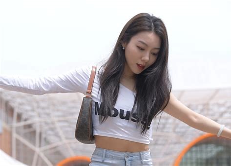 阿迪达斯智能穿戴设备：科技与运动的完美结合
